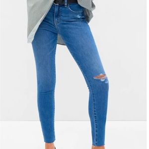 NWT Gap High Rise Favorite Jeggings Size 35R/20R in Medium Destroy